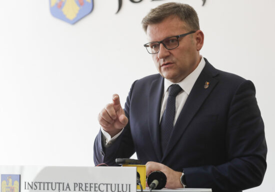 De-a alba neagra - la ei ca la ei, iar la noi tot ca la noi