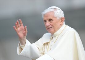 Vaticanul a publicat primele imagini cu fostul papă Benedict al XVI-lea pe catafalc