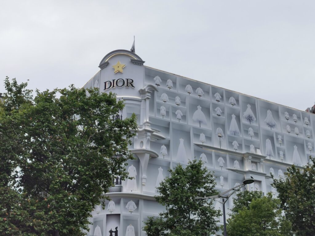 Paris-magazin-Dior