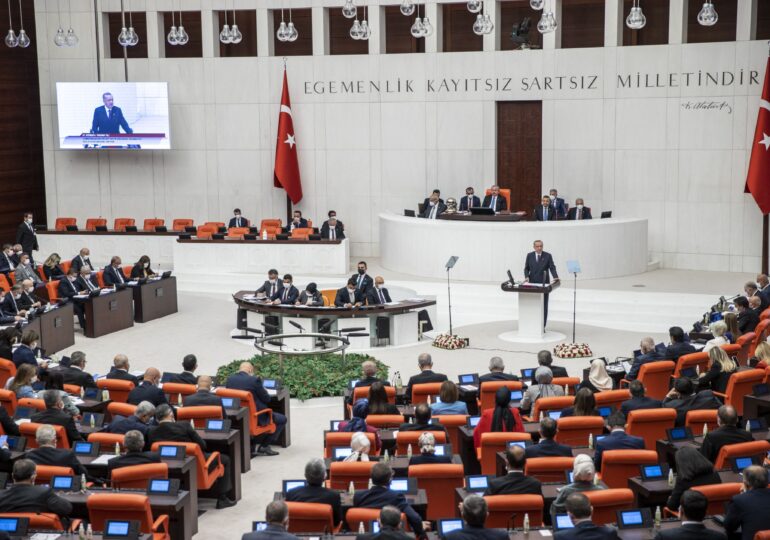 Procedura de ratificare a aderării Suediei la NATO a fost amânată în Parlamentul turc
