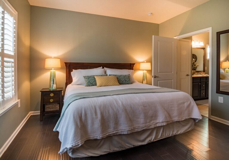Cum alegi cele mai frumoase culori pentru dormitor: Sfaturi practice de care să ții cont pentru o amenajare reușită