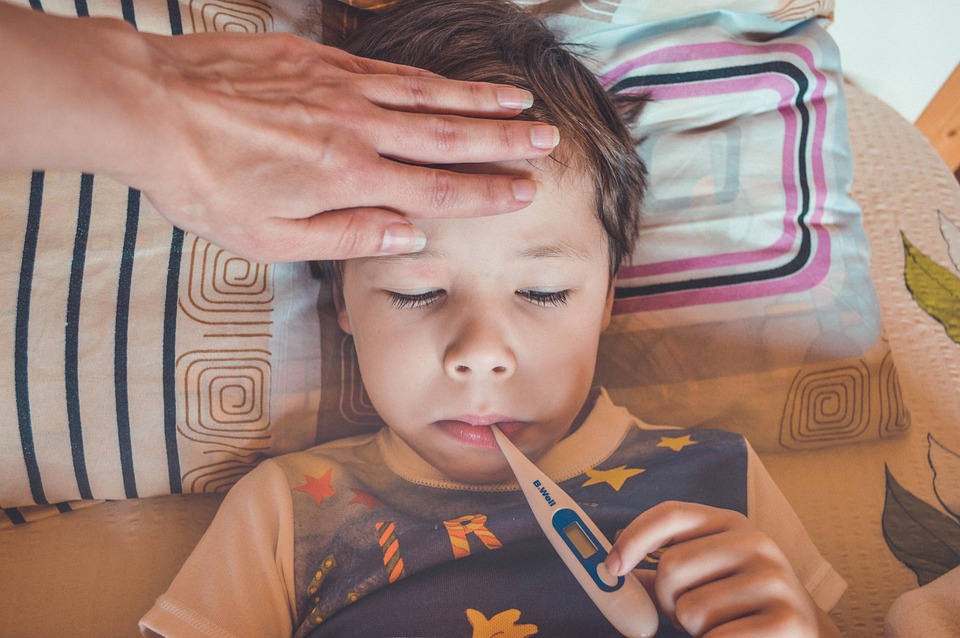 Suntem la un pas de declararea epidemiei de gripă în România. În farmacii nu se mai găsesc medicamente de răceală și gripă