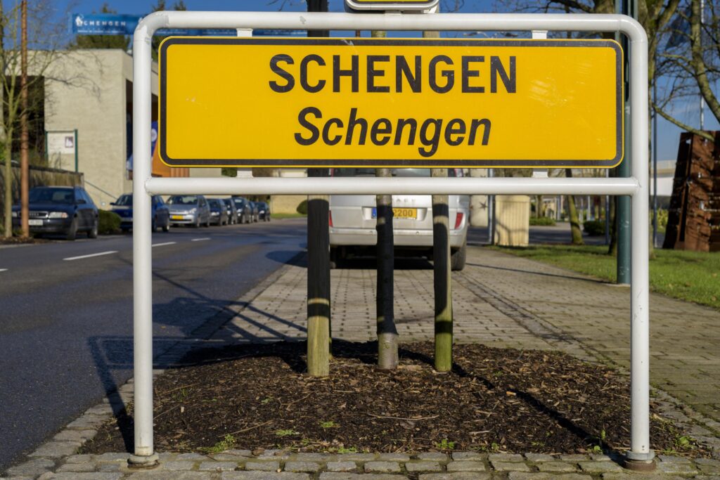 Schengen la răscruce: Cum reaprinde migrația tensiunile în Europa