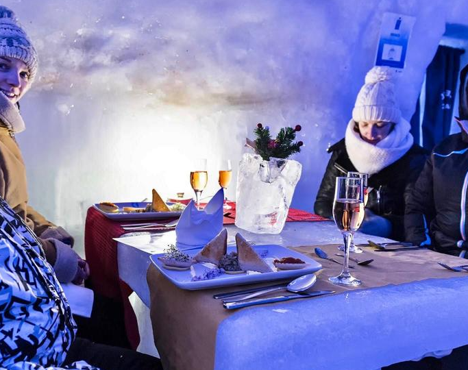 Cât costă o noapte la hotelul de gheață de la Bâlea, care e plin de străini pentru Crăciun și Revelion