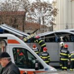 Accident mortal la Pasajul Unirii din Capitală: Un autocar cu turiști greci a rupt bariera metalică. Alte zeci de victime au ajuns la spital (Video & galerie foto)