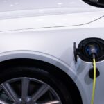 China conduce revoluția vehiculelor electrice. Este și bine, și rău pentru mediu