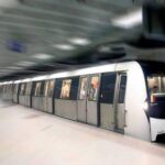 O fată a căzut pe șine la Piața Unirii, când metroul intra în stație