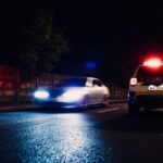 Un tânăr urmărit de polițiștii din Dolj a intrat cu mașina într-un copac: Avea o alcoolemie de 1,33 mg/l și conducea fără permis