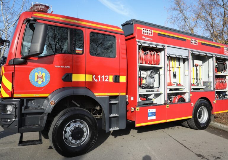 Un bloc din Iași a luat foc și un locatar a fost găsit carbonizat (Video)