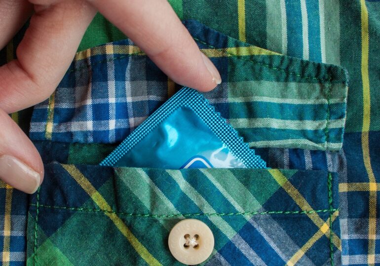 Adolescents are using condoms less and less - alarming report from WHO