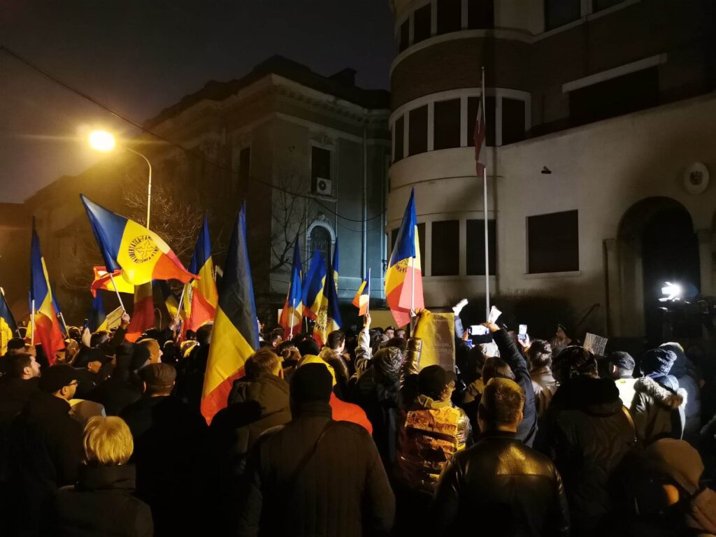 protest-AUR-ambasada-Austriei-multime