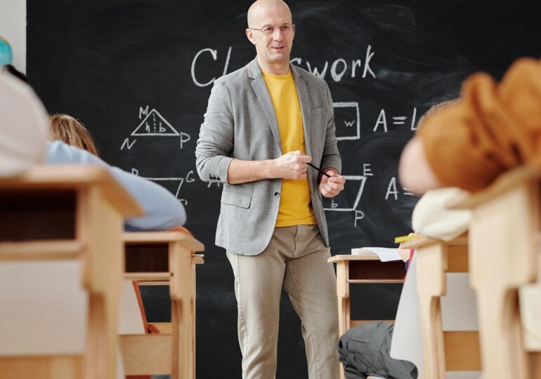 Elevii vor putea fi mustrați de profesori în fața clasei și pot fi mutați disciplinar la altă școală