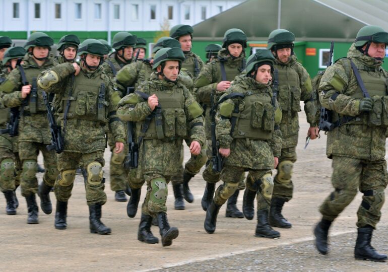 Soldații ruși dezertează în masă: Moscova trimite Garda Națională să-i caute