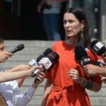 Deși obligată de instanță, Clotilde Armand refuză să dea informații de interes public. „Războiul gunoiului” din Sectorul 1 continuă, dar cu batista pe țambal