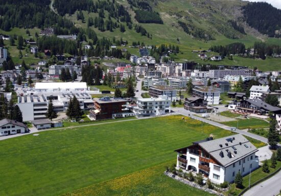 Trei miniștri și un consilier prezidențial reprezintă România la Forumul Economic Mondial de la Davos