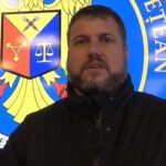 Cum să te aperi de câinii agresivi – sfaturi de la polițistul care a salvat de la moarte un om atacat de o haită (Video)