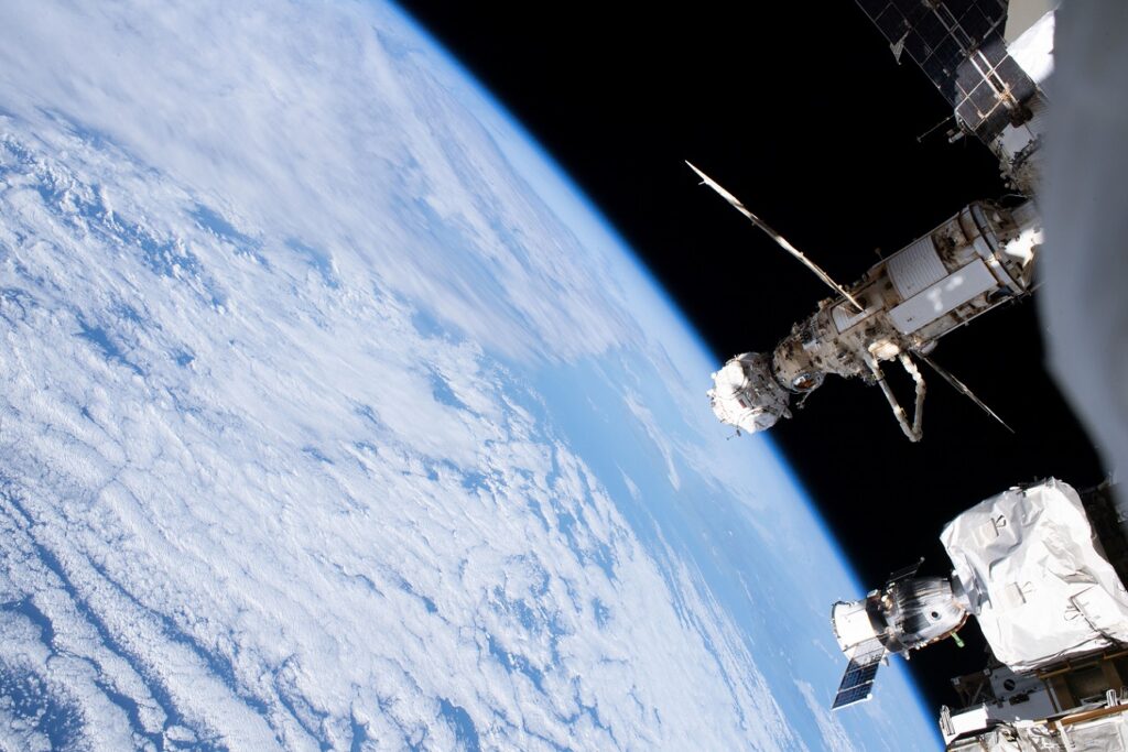 Alertă pe Stația Spațială Internațională: Astronauții s-au pregătit pentru evacuare după agravarea unei scurgeri de aer