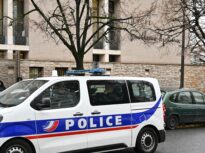 Un bărbat s-a baricadat în consulatul Iranului din Paris și a amenințat că îl aruncă în aer UPDATE