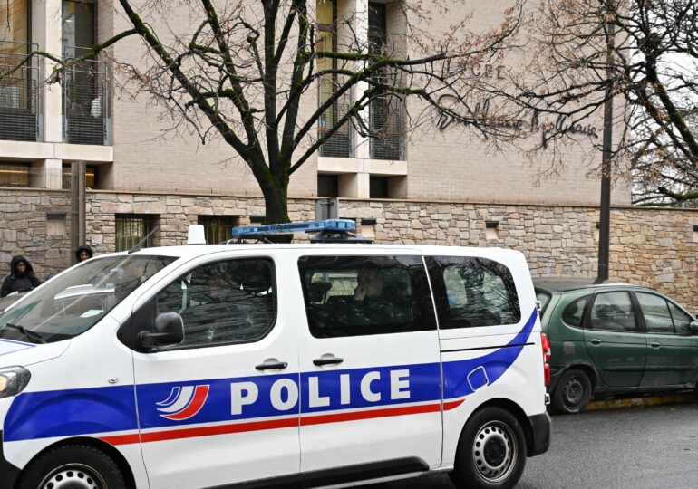 Un bărbat s-a baricadat în consulatul Iranului din Paris și a amenințat că îl aruncă în aer <span style="color:#990000;">UPDATE</span>