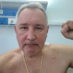 Rogozin i-a trimis lui Macron schija care l-a rănit pe front și o scrisoare plină de amenințări (Foto)