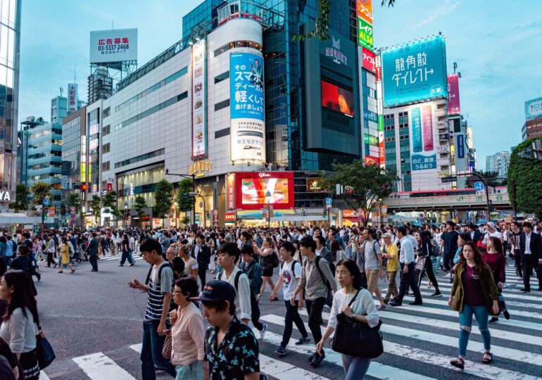 Exasperat de criza demografică, guvernul japonez le dă bani familiilor care aleg să se mute din Tokyo