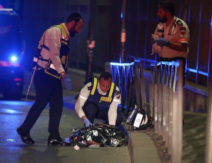 Atac terorist în Ierusalim, în fața unei sinagogi. Cel puțin 7 morți. Statele lumii condamnă atacul (Video)