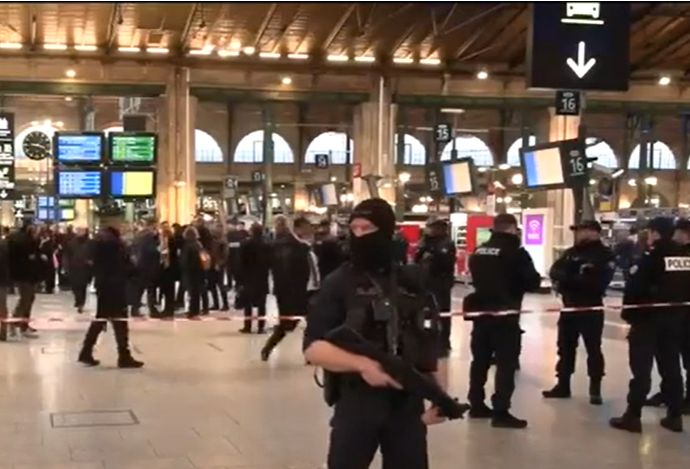 Atac armat în gara centrală din Paris. Mai multe persoane au fost rănite