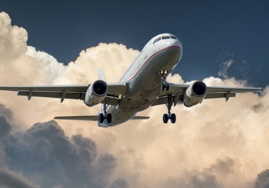 Pistele Aeroportului din Dubai s-au transformat într-un adevărat lac. Zborurile au fost deviate (Video)