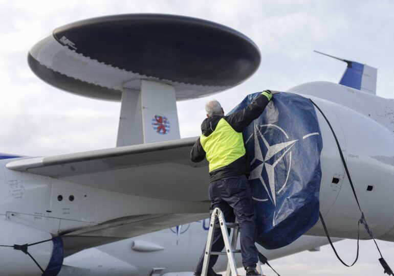 În aer cu NATO: Cum protejează Alianța spațiul aerian european în vreme de război - reportaj Politico