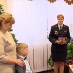 Un băiețel din Rusia care și-a pierdut tatăl în război a fost consolat de autorități cu un smartwatch. Văduva se declară foarte fericită (Video)