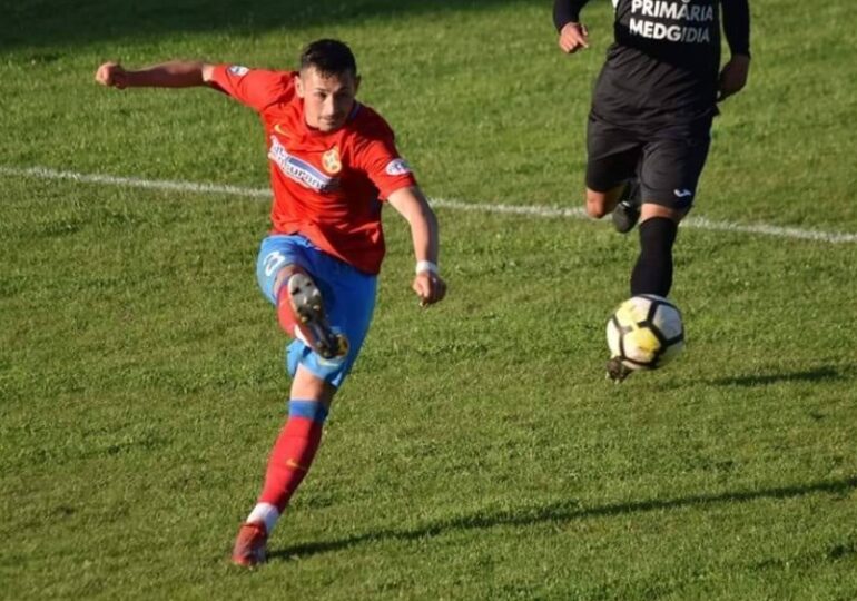 FCSB s-a despărțit de încă un jucător: Va fi antrenat de Dorin Goian