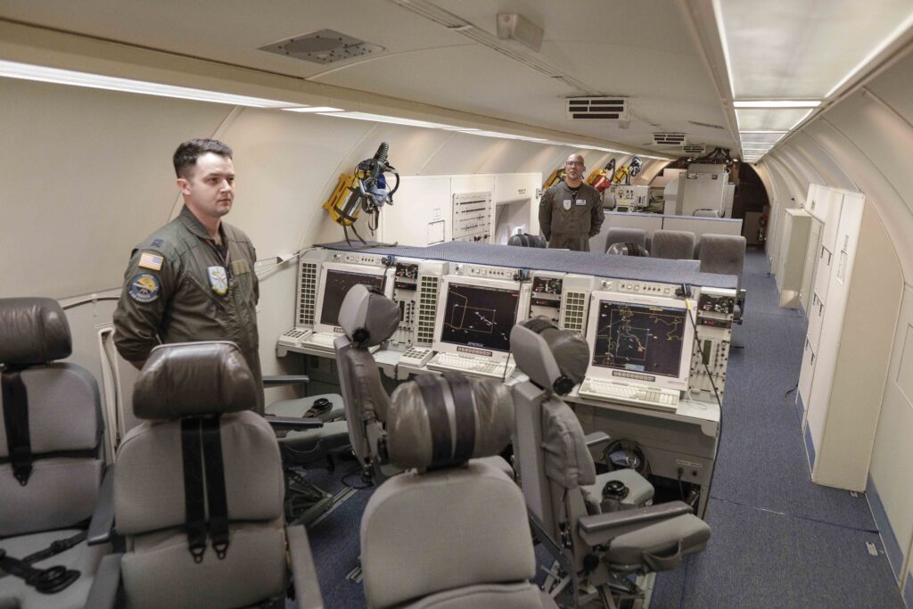 interior-avion-AWACS-1