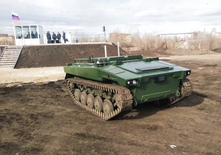 Rusia și-a prezentat „robotul ucigaș” cu care vrea să distrugă „inamicii occidentali”. Când va fi trimis în Ucraina