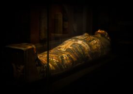 O mumie unică, acoperită cu aur, a fost descoperită în Egipt (Video)