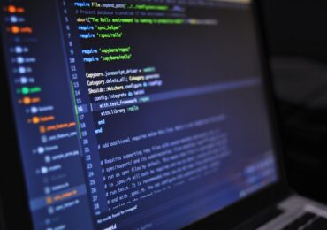 AI schimbă din temelii meseria de programator. Cum încearcă inginerii software să nu devină inutili