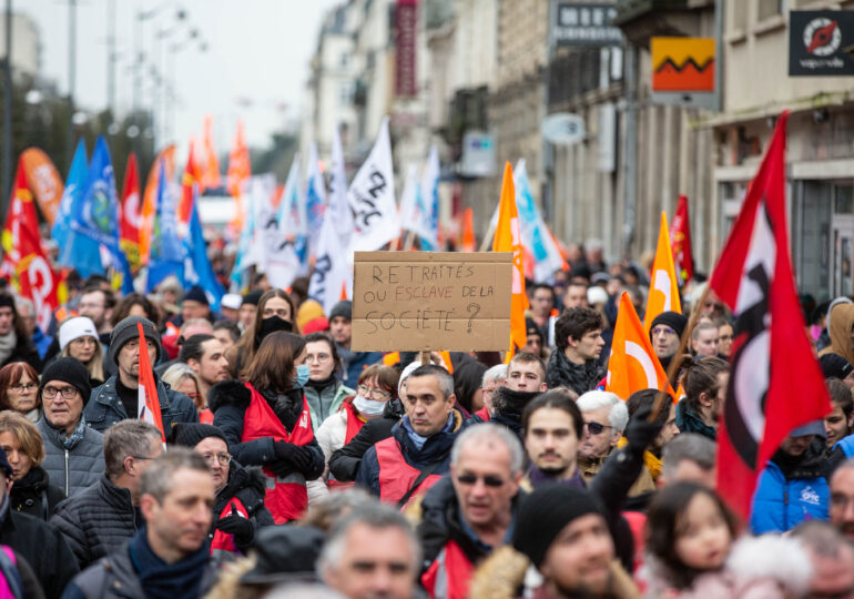 Guvernul francez a crescut vârsta de pensionare. Se anunță noi proteste masive