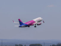 Panică pe ruta Londra – Bacău: un geam spart al avionului, „reparat” cu scotch
