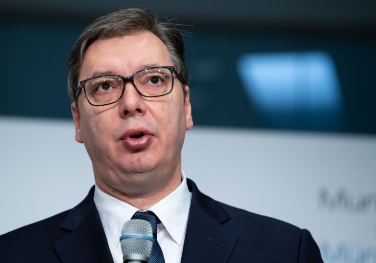 Președintele sârb s-a întors de urgență din SUA și s-a internat într-un spital militar. Contestatarii zic că vrea să mascheze eșecul vizitei