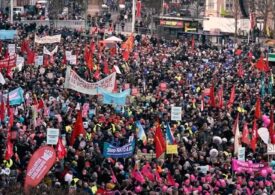 Zeci de mii de danezi au ieșit în stradă să-și apere o sărbătoare legală la care guvernul vrea să renunțe (Video)