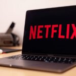 Cum va opri Netflix partajarea parolelor. Și ca titular ai probleme dacă pleci mai mult de acasă