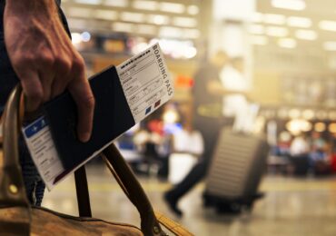 UE păstrează despăgubirile de până la 600 de euro pentru zborurile întârziate. Ce obligații noi vor avea companiile aeriene