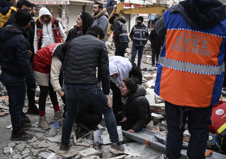 Ministerul Sănătății caută voluntari pentru echipe medicale care să plece în Turcia. Campanie de donare de sânge
