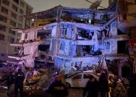 Bloomberg: Cutremurele costă Turcia 5,5% din PIB