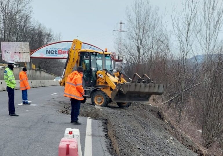 Au început lucrările pe DN1, în dreptul orașului Breaza, unde s-a surpat șoseaua (Video)