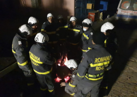 Echipa de salvatori a României a scos azi-noapte o femeie de sub dărâmăturile unei clădiri de 9 etaje, din Turcia (Video)