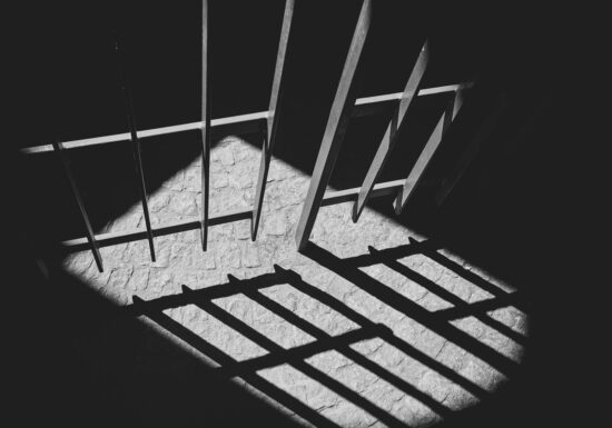 Patronul care a ucis cu drujba o angajată gravidă a fost condamnat la închisoare pe viață