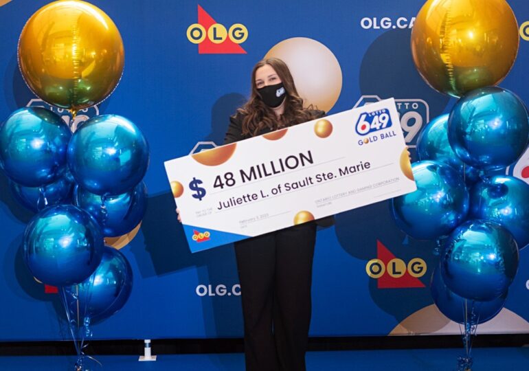 O tânără de 18 ani din Canada a câștigat marele premiu cu primul ei bilet pus la loterie