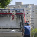 Cum a ajuns tot Bucureștiul într-o criză a gunoiului, din cauza unei ordonanțe de guvern. Fie se îngroapă tot, fie se adună munți de reciclabile cu care nu se face nimic