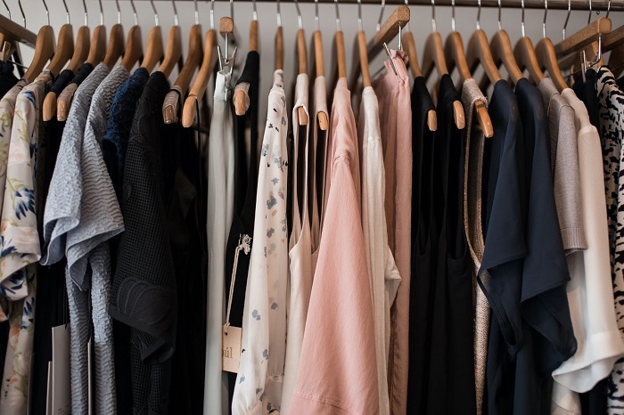 Cât de mult contează brand-ul atunci când cumpărăm haine?