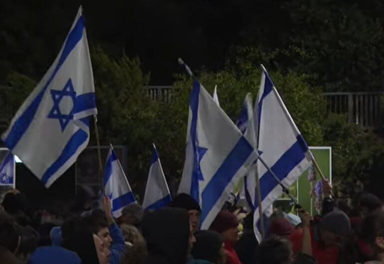 Protestele în Israel continuă, peste 100.000 de persoane au ieșit în stradă. Toată lumea stă cu ochii pe ziua de luni (Video)